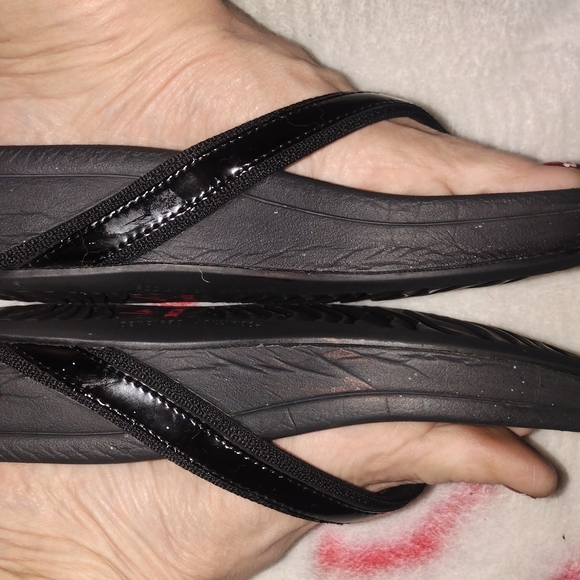 Vionic Black Sandals #300 - Picture 4 of 4